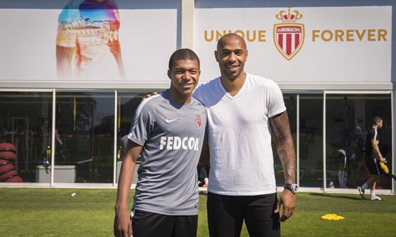 Thierry Henry so sánh với Kylian Mbappe: Ai nổi bật hơn?